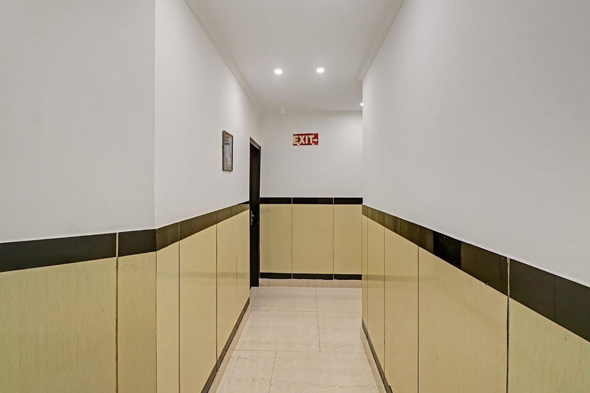 Fabexpress Lloyd House Hotel New Delhi Exterior foto