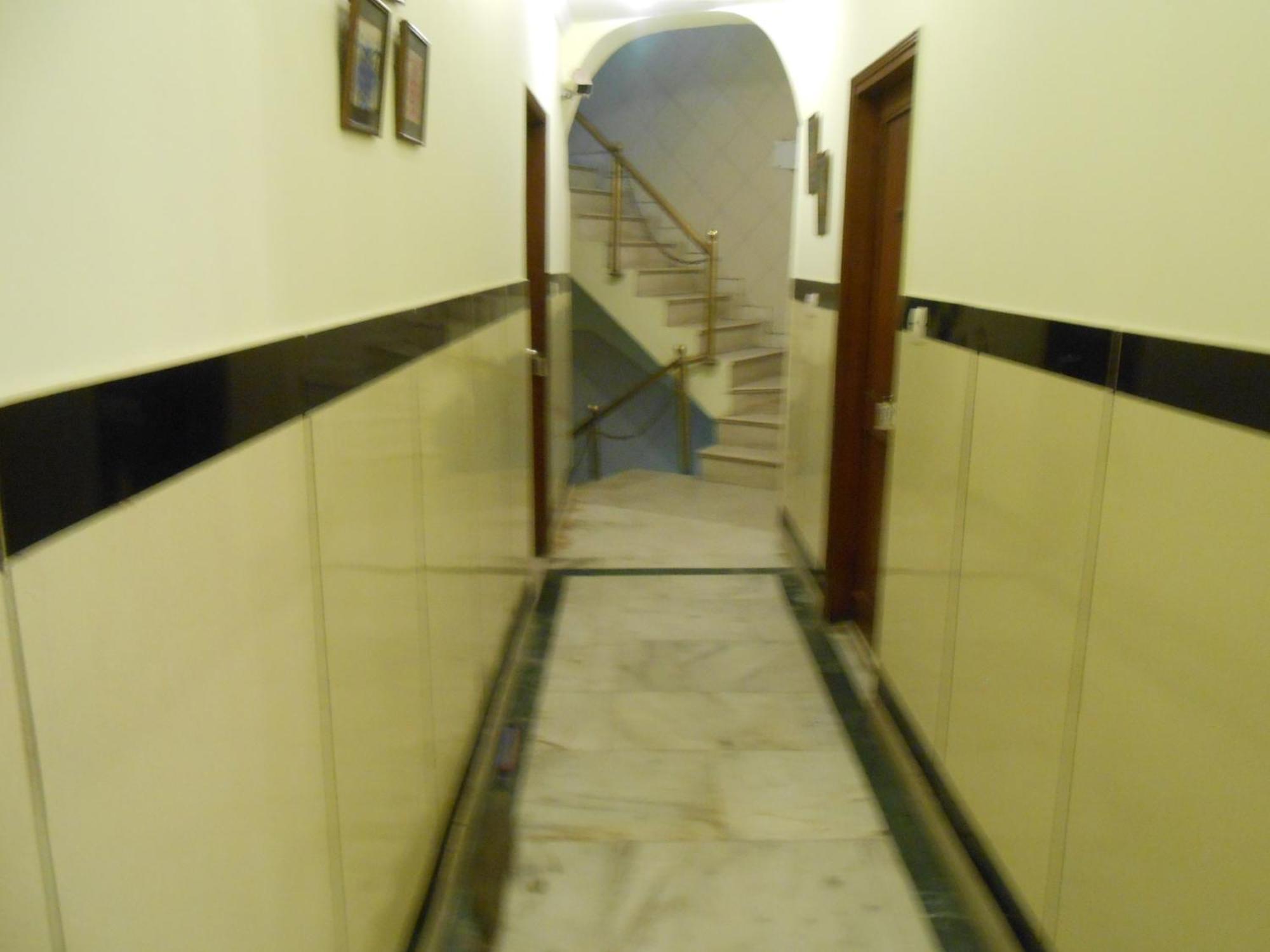 Fabexpress Lloyd House Hotel New Delhi Exterior foto