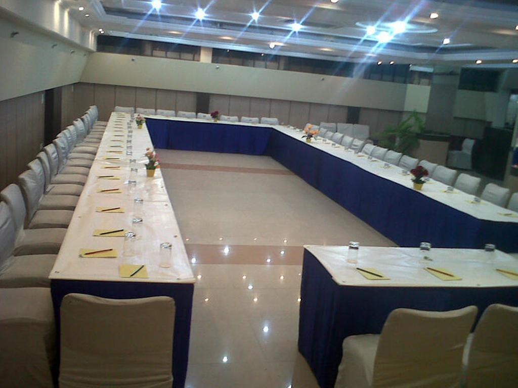Fabexpress Lloyd House Hotel New Delhi Exterior foto