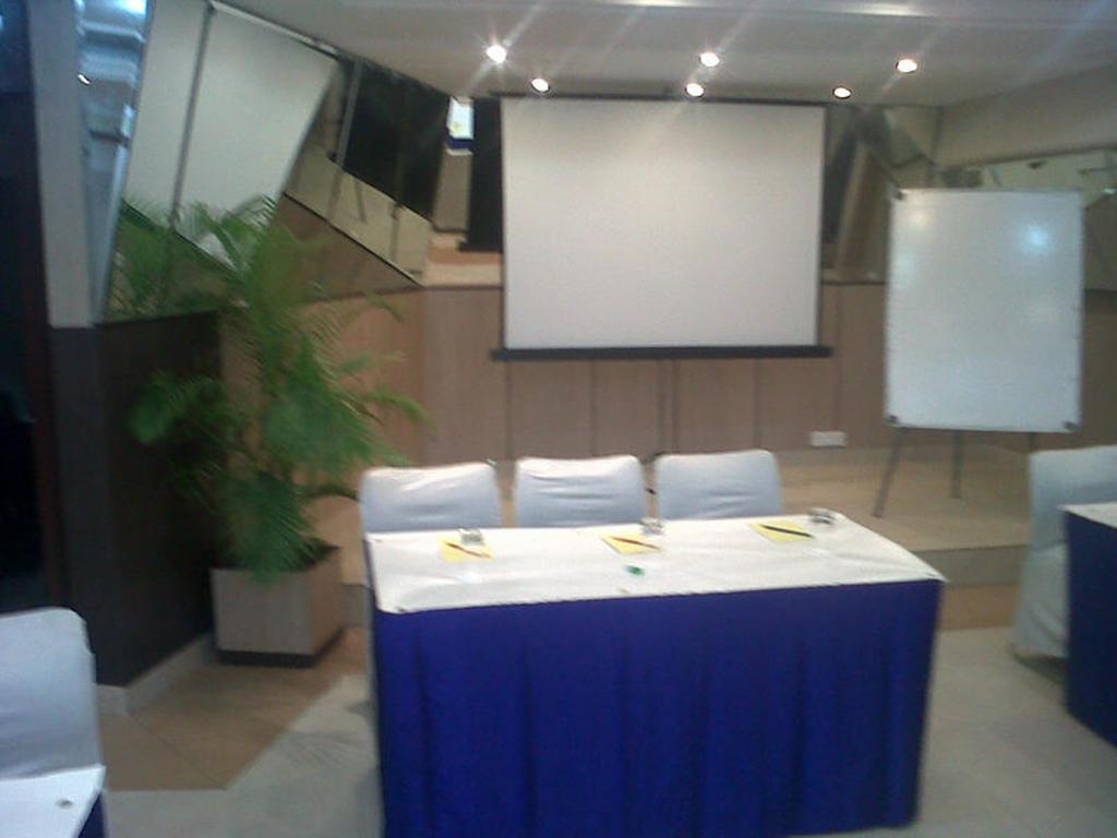 Fabexpress Lloyd House Hotel New Delhi Exterior foto